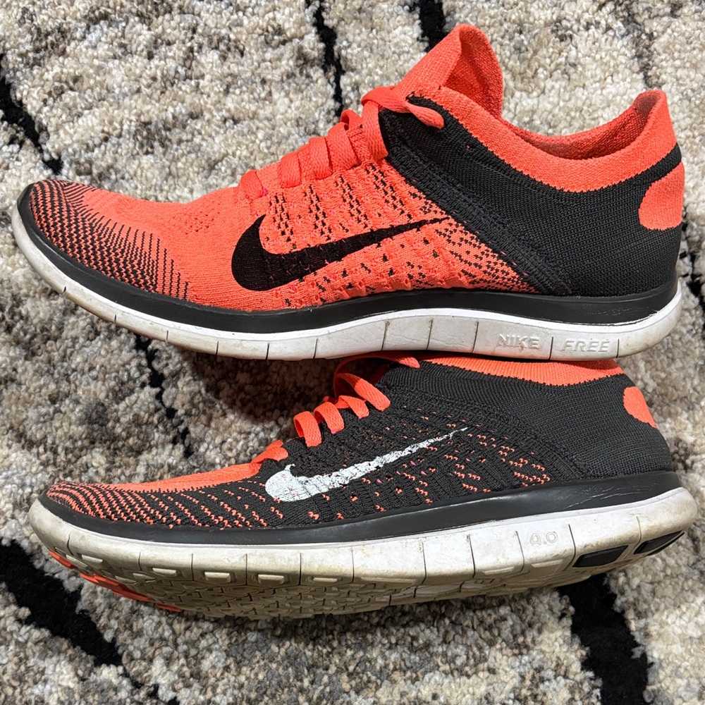 Nike Men's Black and Red Athletic Shoes